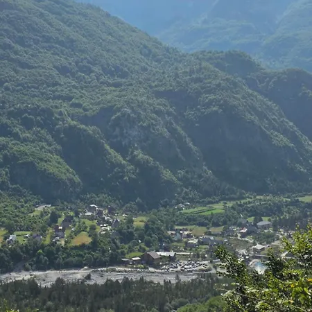 Nini Konukevi Theth